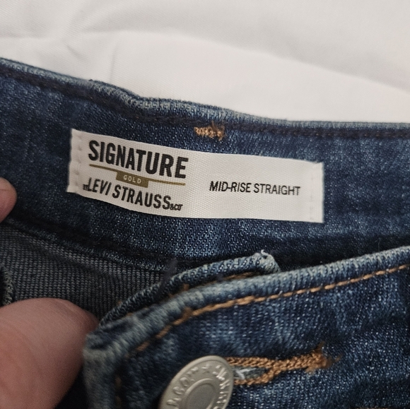 Levu Strauss Gold Dark Wash Mid Rise Straight Jeans! - Picture 4 of 9